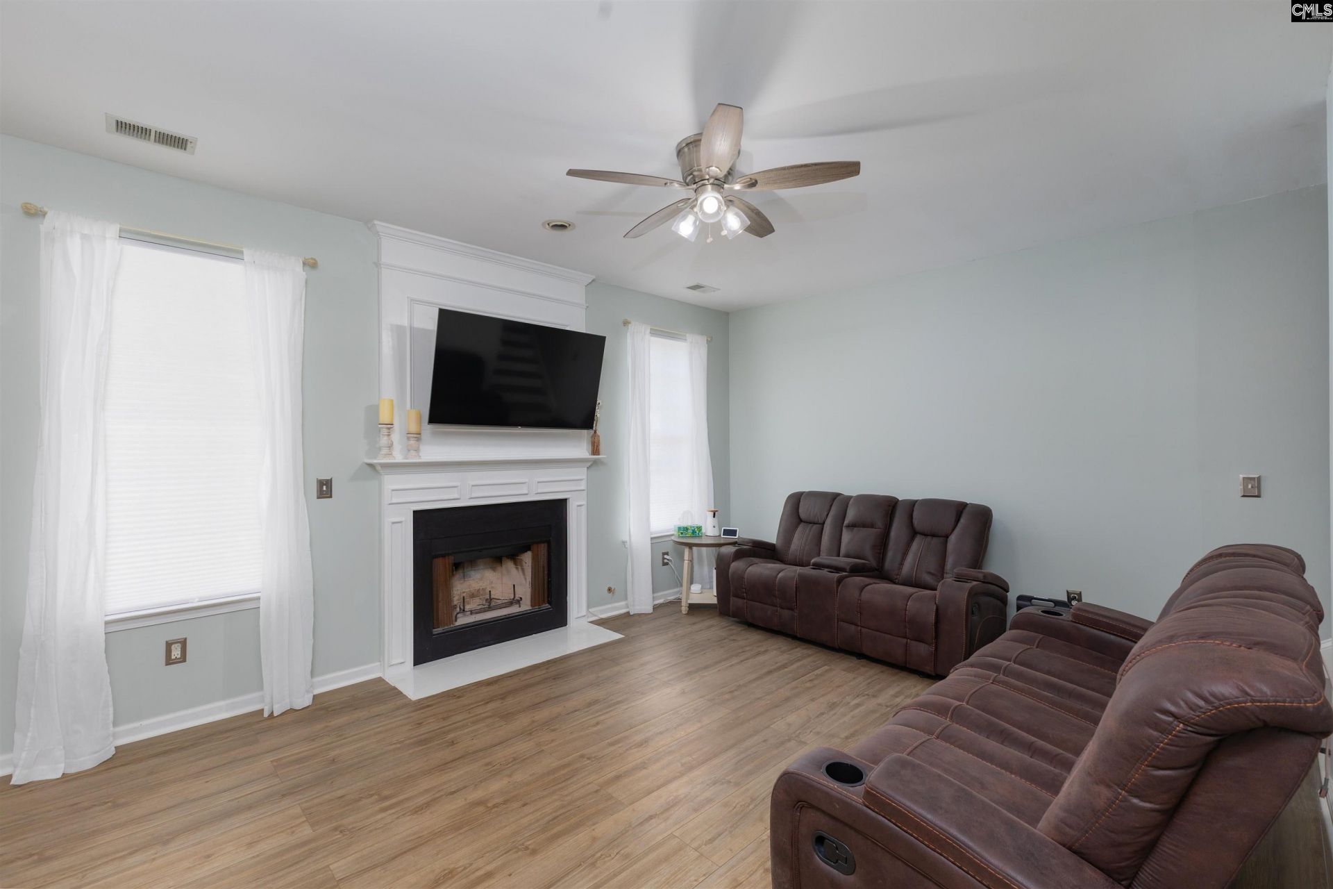 400 Buckthorne Drive  Photo 13