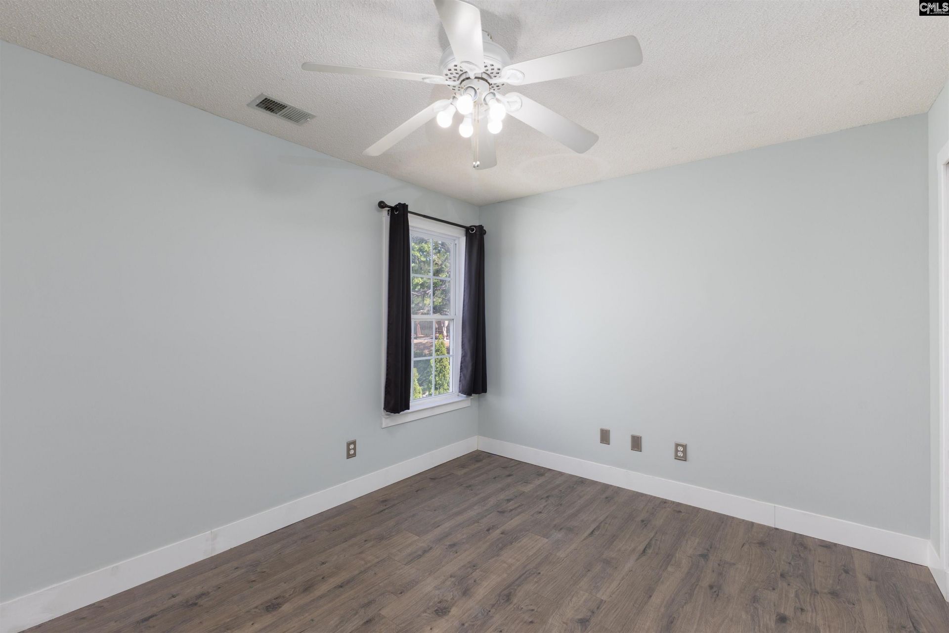 400 Buckthorne Drive Photo 28