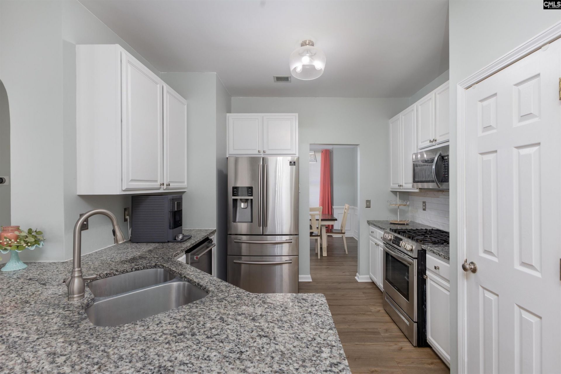 400 Buckthorne Drive  Photo 8