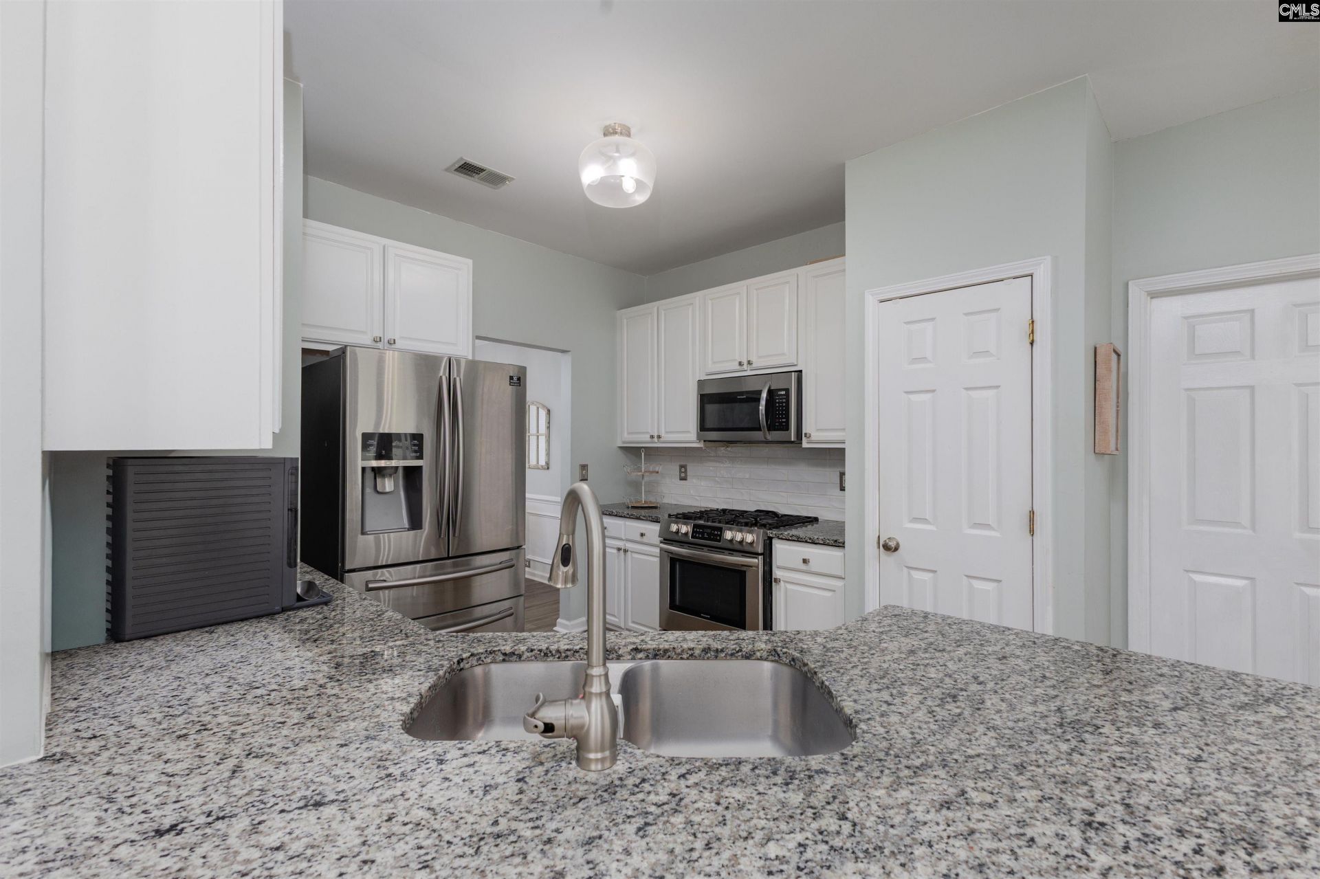 400 Buckthorne Drive  Photo 9