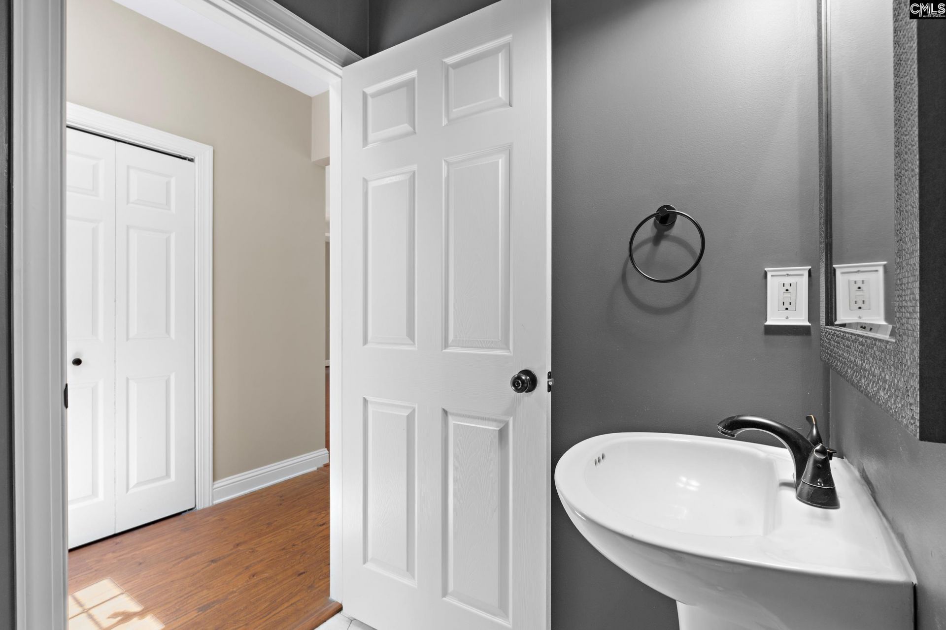 1044 Coatesdale Road  Photo 16