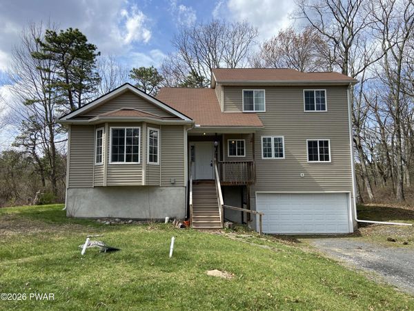 398 Gold Finch Road, Bushkill, PA 18324