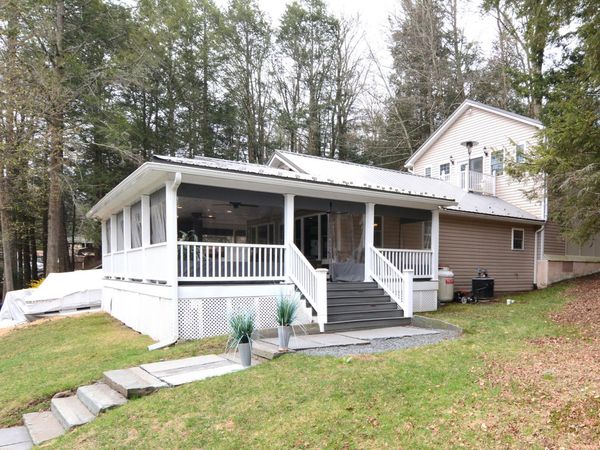 132 River Road, Greentown, PA 18426