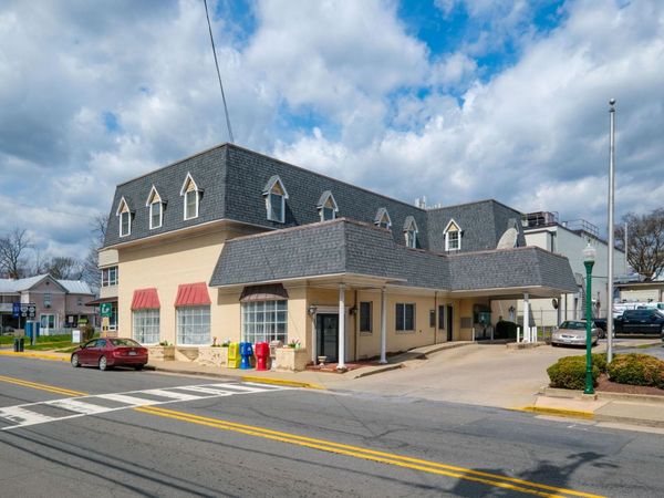 120 S MAIN ST, EDINBURG, VA 22824