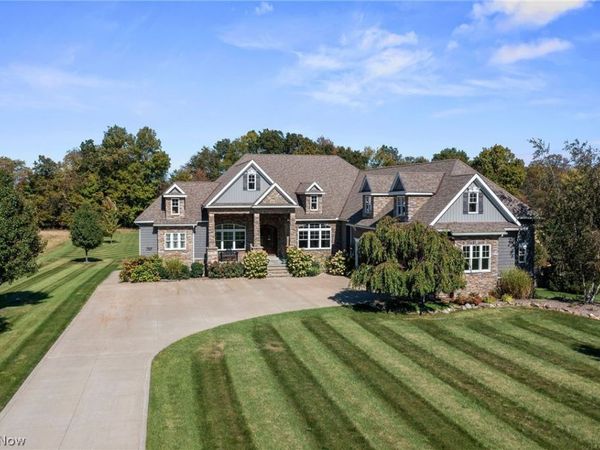 577 Lyonswood Drive , Hinckley, OH 44233