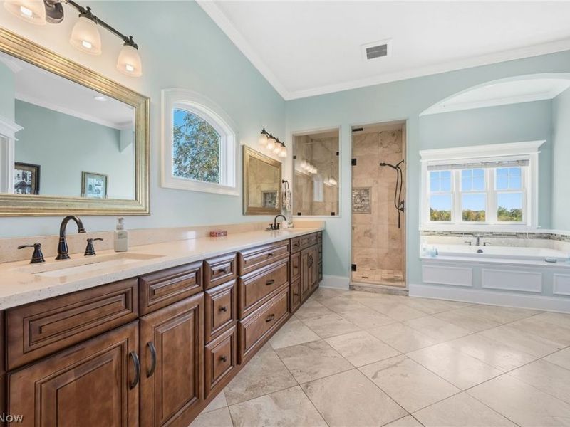 577 Lyonswood Drive, Hinckley, OH 44233 Photo 8