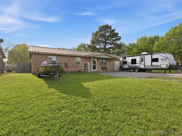 902 S Lincoln Ave Avenue , Wagoner, OK 74467