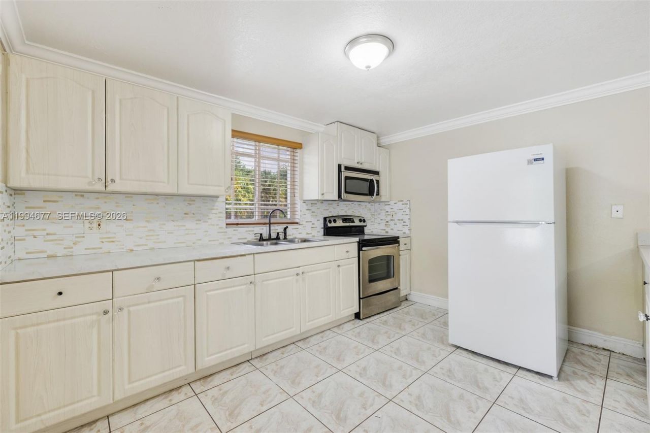 674 W 23rd St, Hialeah, FL 33010 Photo