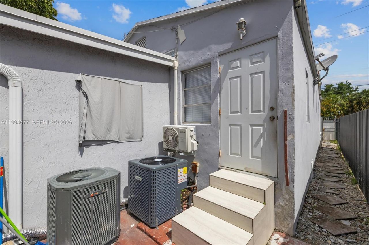 674 W 23rd St, Hialeah, FL 33010 Photo