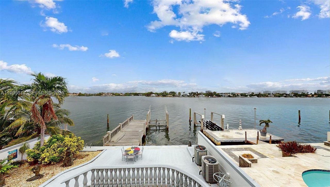 1131 Stillwater Dr, Miami Beach, FL 33141 Photo