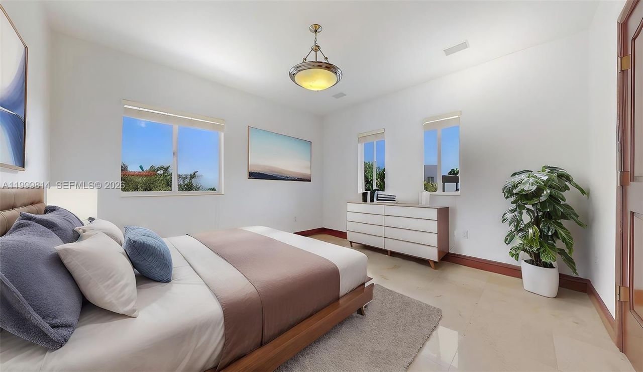 1131 Stillwater Dr, Miami Beach, FL 33141 Photo