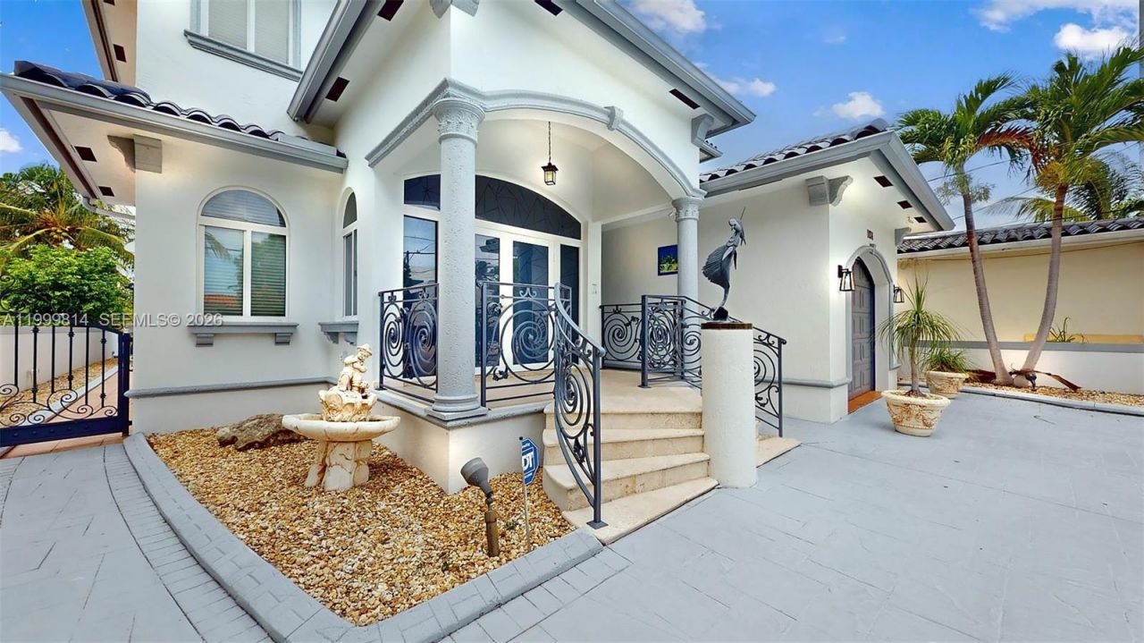 1131 Stillwater Dr, Miami Beach, FL 33141 Photo