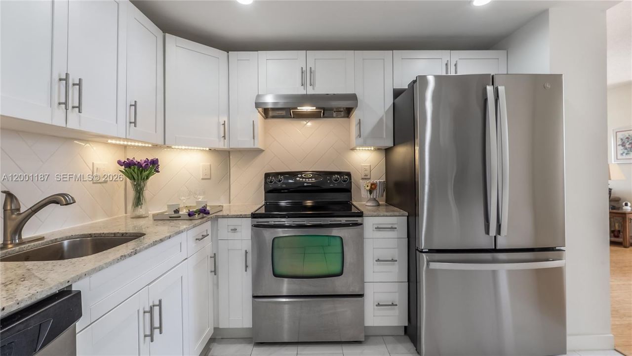 300 Bayview Dr, Unit 315, Sunny Isles Beach, FL 33160 Photo