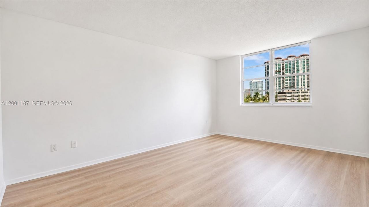 300 Bayview Dr, Unit 315, Sunny Isles Beach, FL 33160 Photo