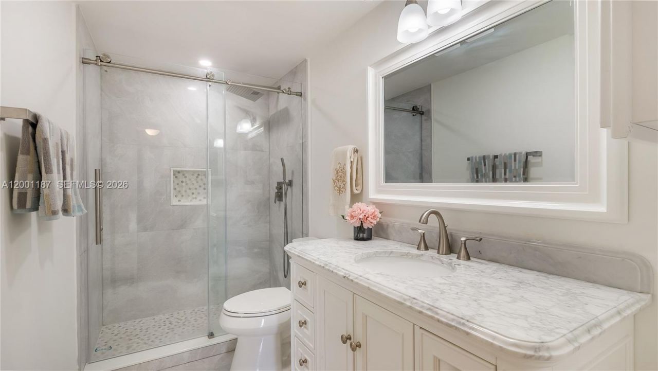 300 Bayview Dr, Unit 315, Sunny Isles Beach, FL 33160 Photo