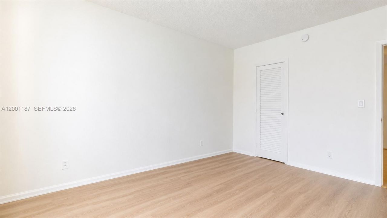 300 Bayview Dr, Unit 315, Sunny Isles Beach, FL 33160 Photo