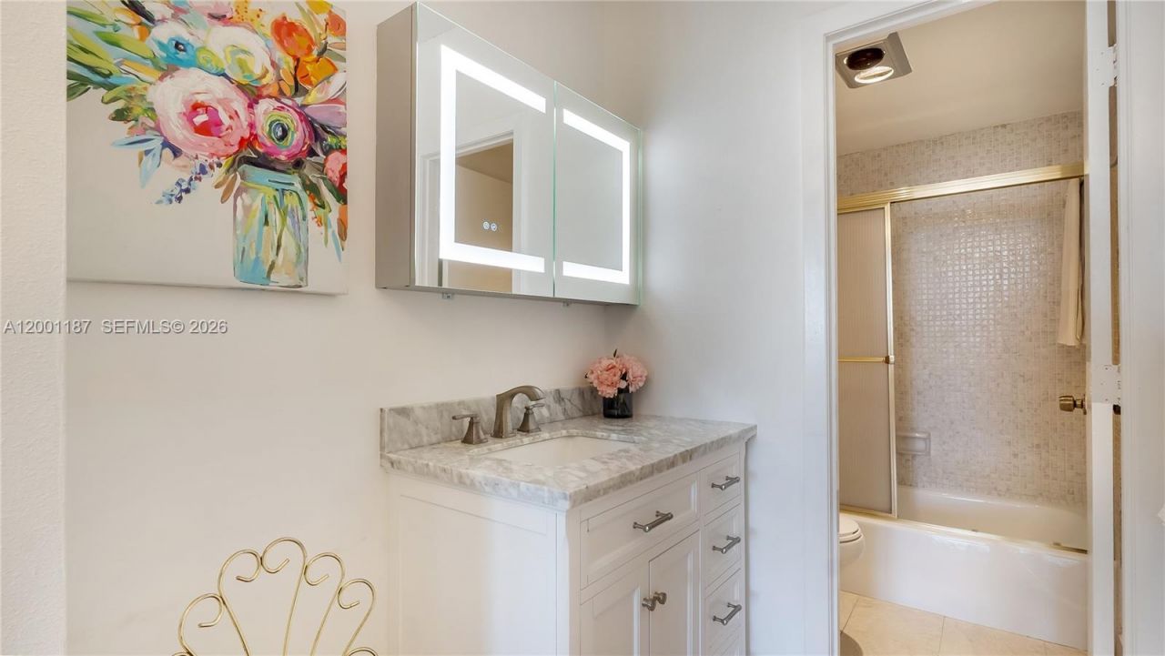 300 Bayview Dr, Unit 315, Sunny Isles Beach, FL 33160 Photo