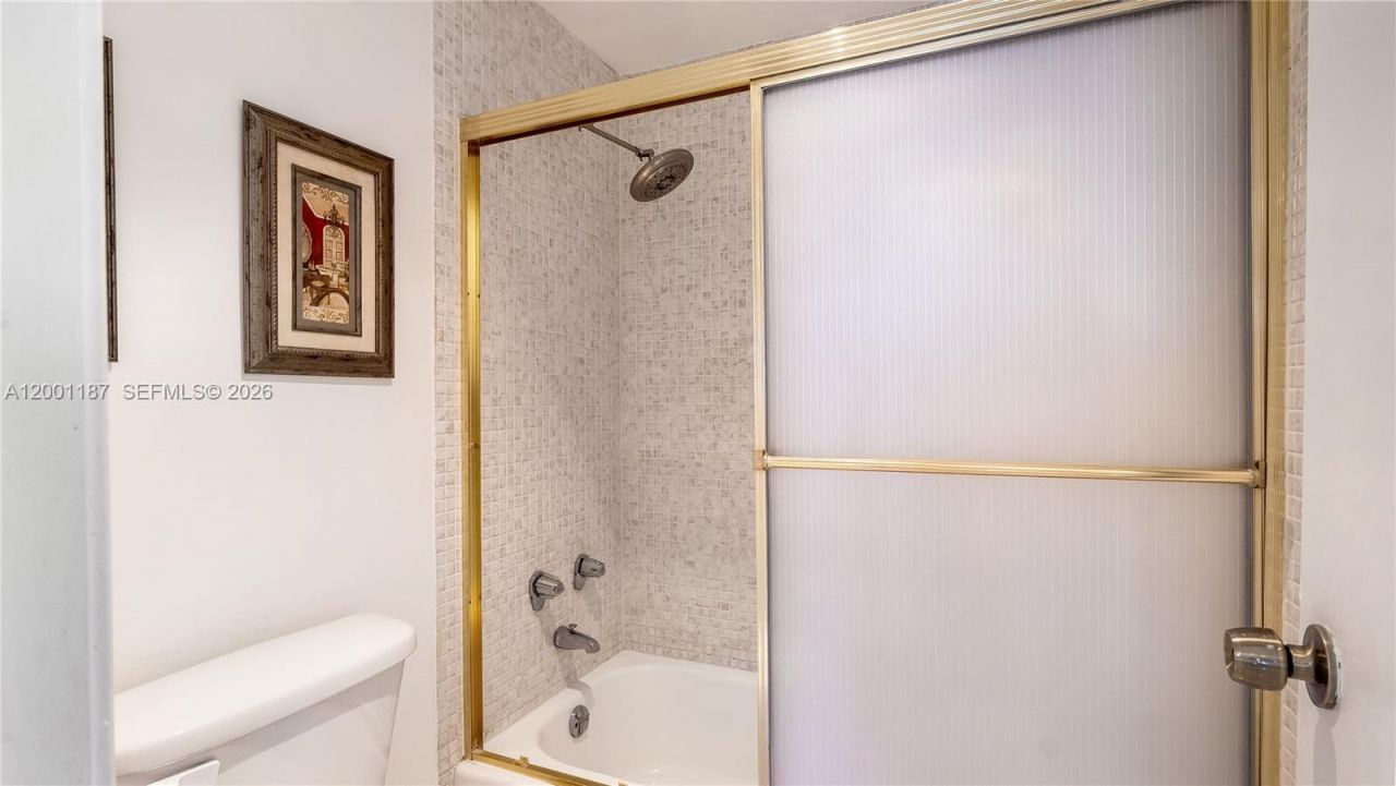 300 Bayview Dr, Unit 315, Sunny Isles Beach, FL 33160 Photo