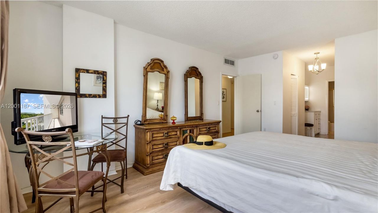 300 Bayview Dr, Unit 315, Sunny Isles Beach, FL 33160 Photo