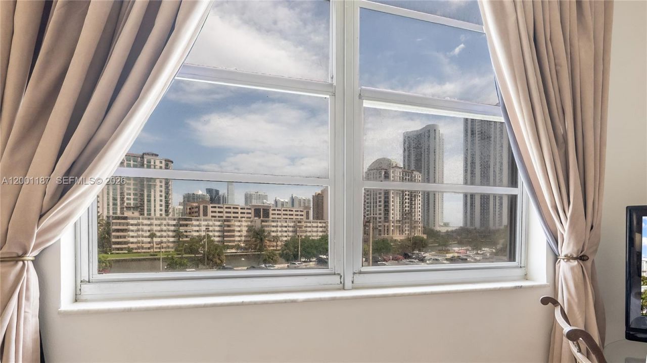 300 Bayview Dr, Unit 315, Sunny Isles Beach, FL 33160 Photo