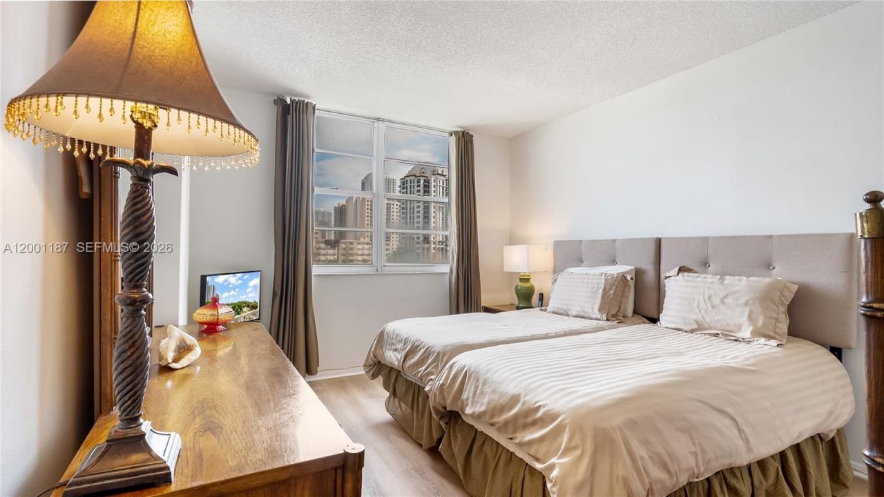 300 Bayview Dr, Unit 315, Sunny Isles Beach, FL 33160 Photo