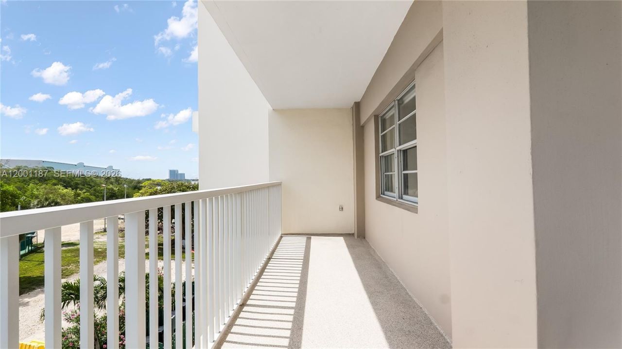 300 Bayview Dr, Unit 315, Sunny Isles Beach, FL 33160 Photo