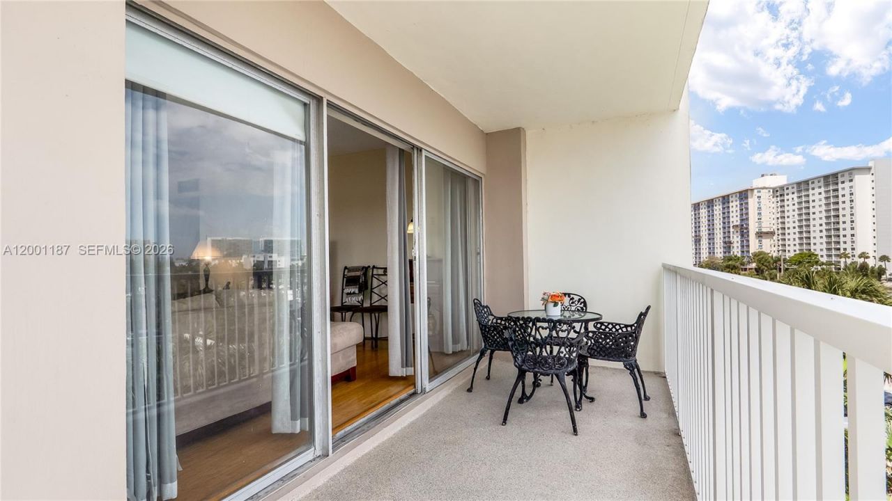 300 Bayview Dr, Unit 315, Sunny Isles Beach, FL 33160 Photo
