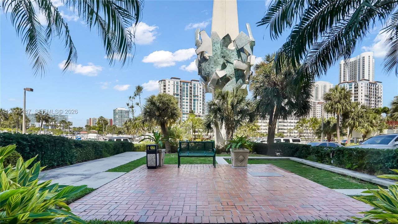 300 Bayview Dr, Unit 315, Sunny Isles Beach, FL 33160 Photo