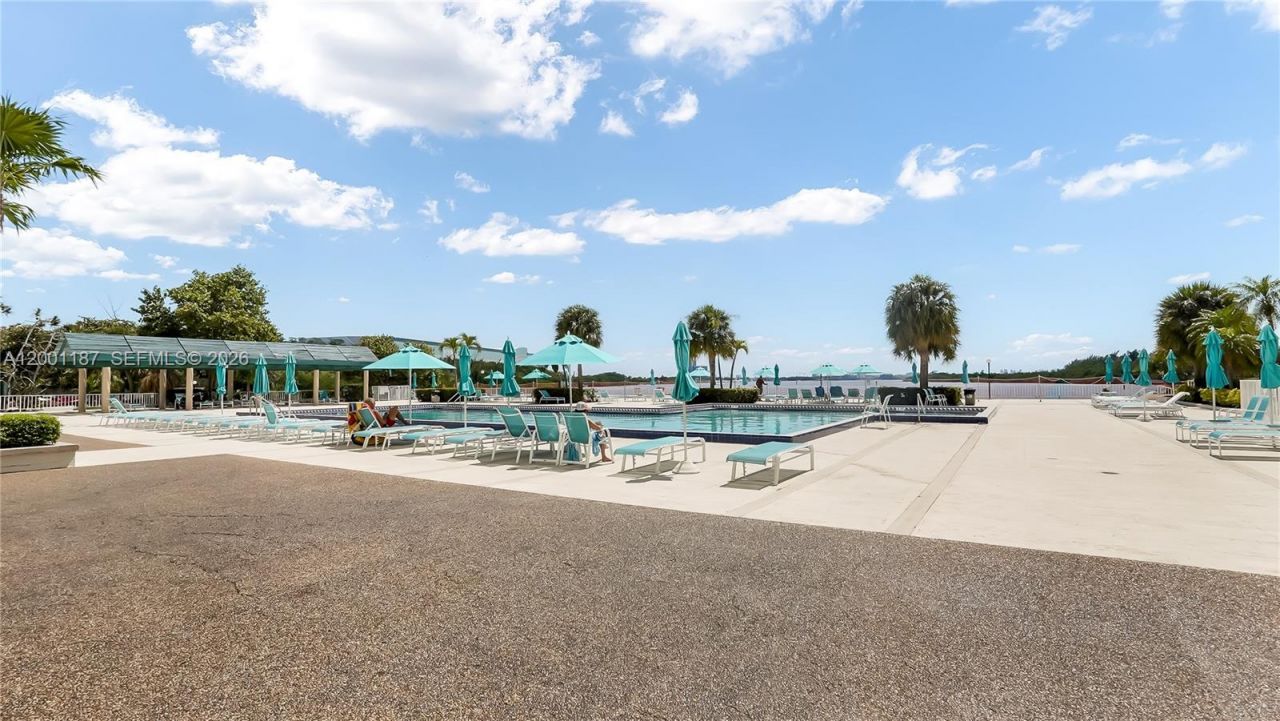 300 Bayview Dr, Unit 315, Sunny Isles Beach, FL 33160 Photo