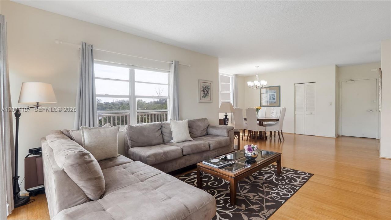 300 Bayview Dr, Unit 315, Sunny Isles Beach, FL 33160 Photo