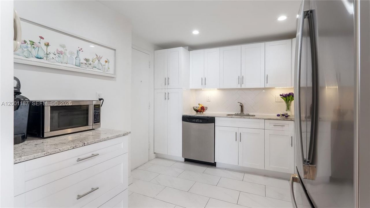 300 Bayview Dr, Unit 315, Sunny Isles Beach, FL 33160 Photo