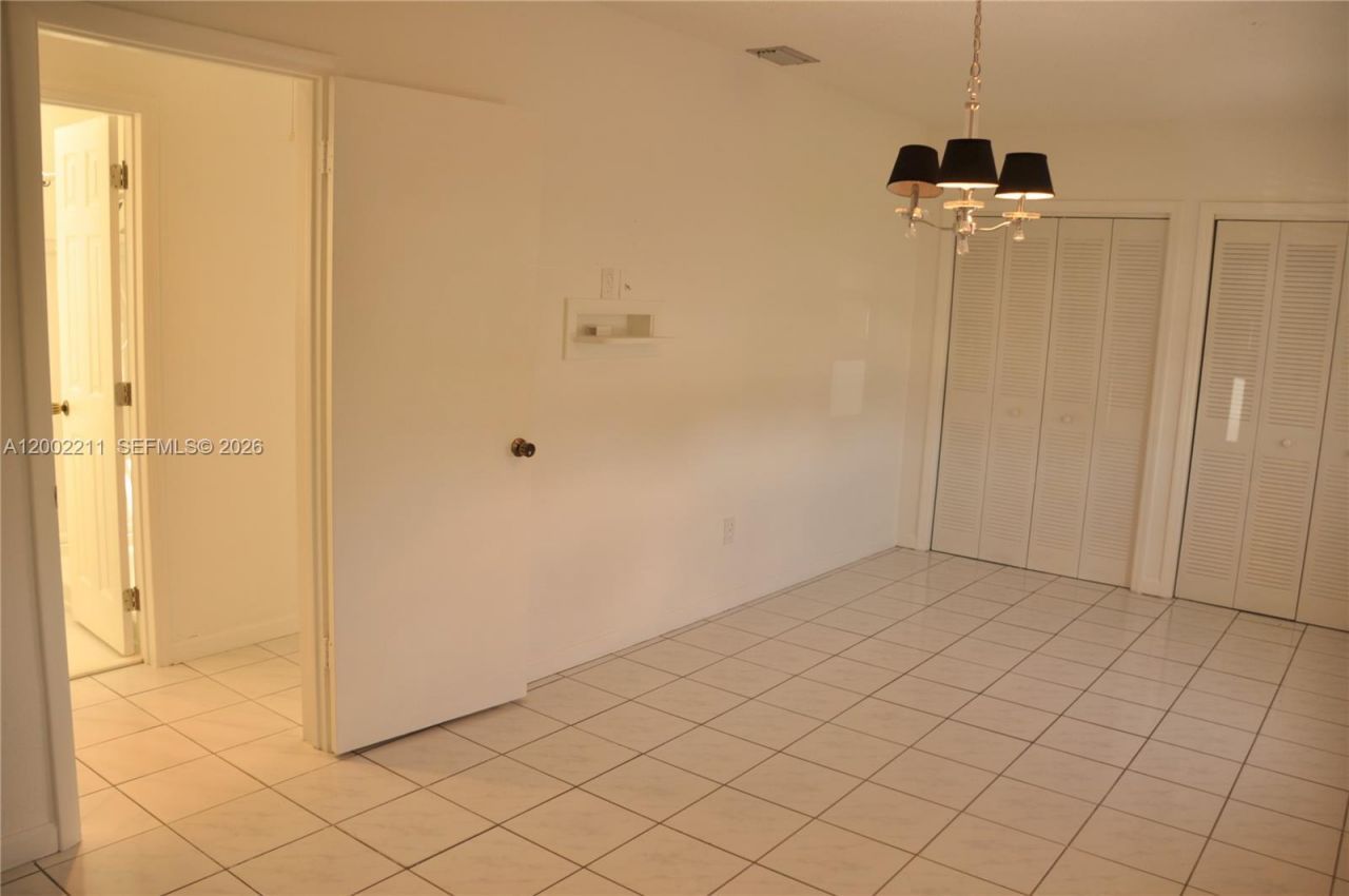 1301 W 61st Pl, Hialeah, FL 33012 Photo