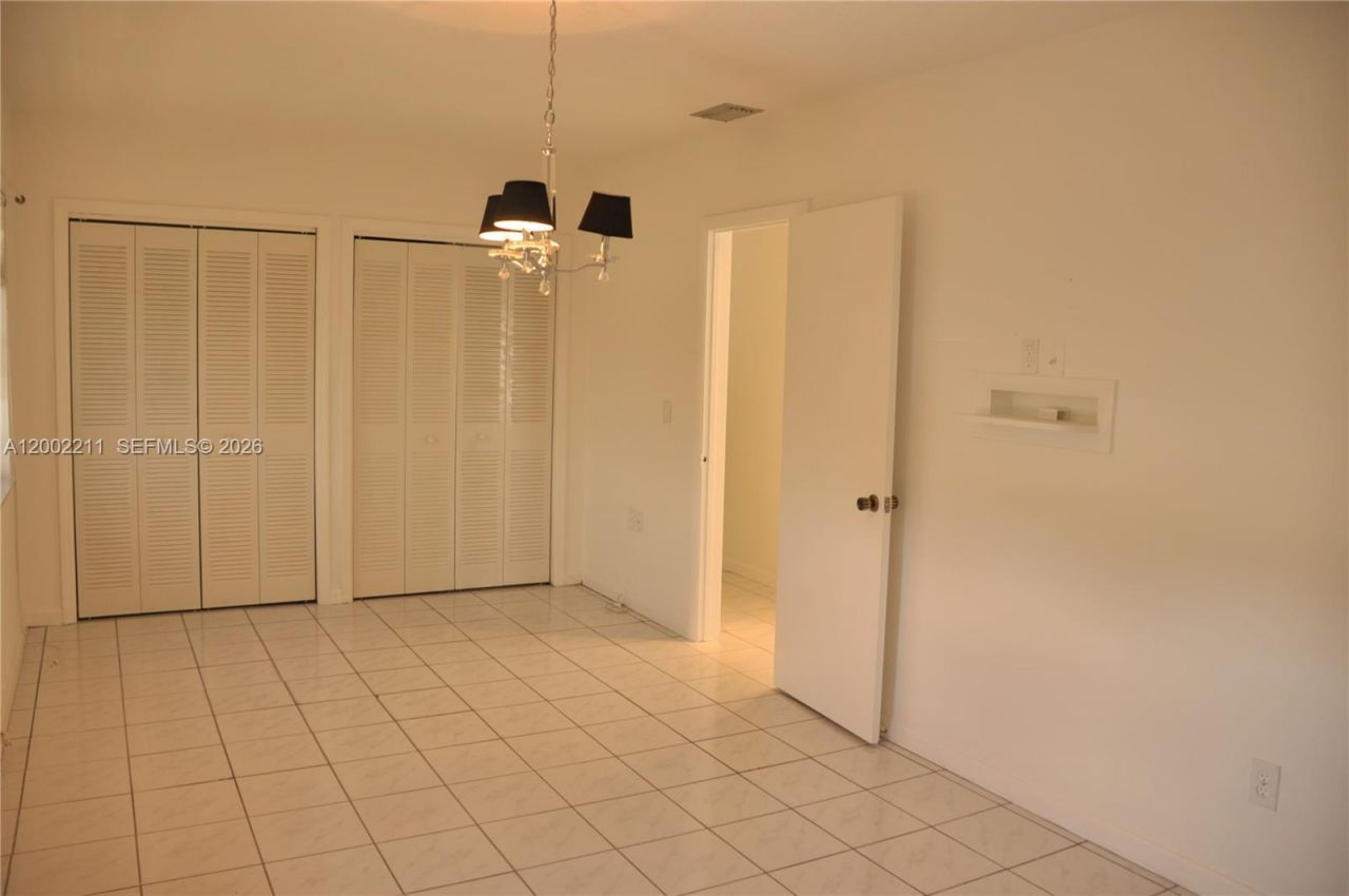 1301 W 61st Pl, Hialeah, FL 33012 Photo