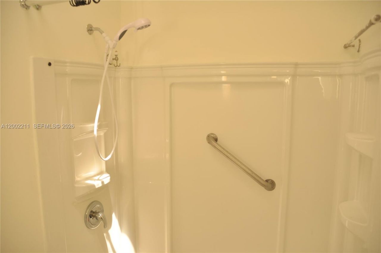 1301 W 61st Pl, Hialeah, FL 33012 Photo