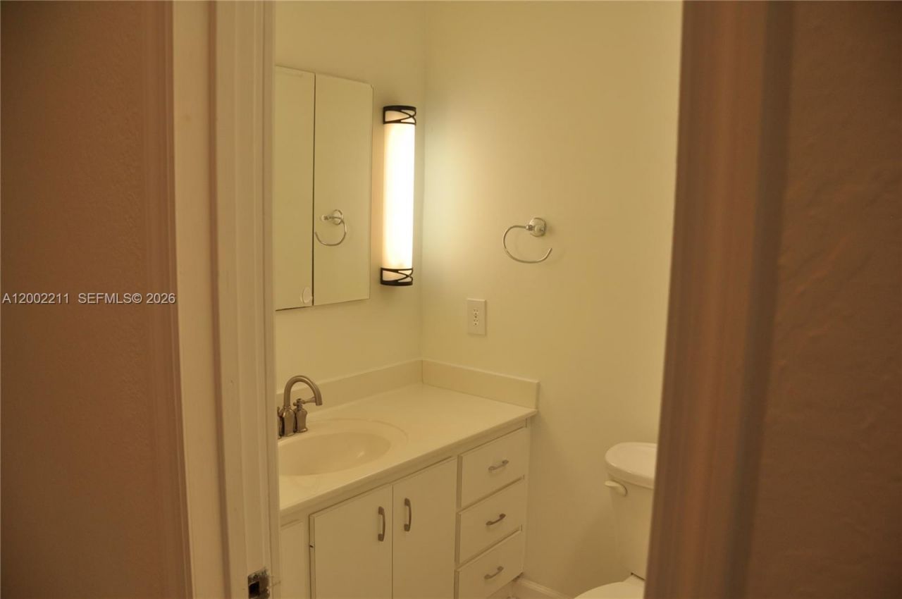 1301 W 61st Pl, Hialeah, FL 33012 Photo