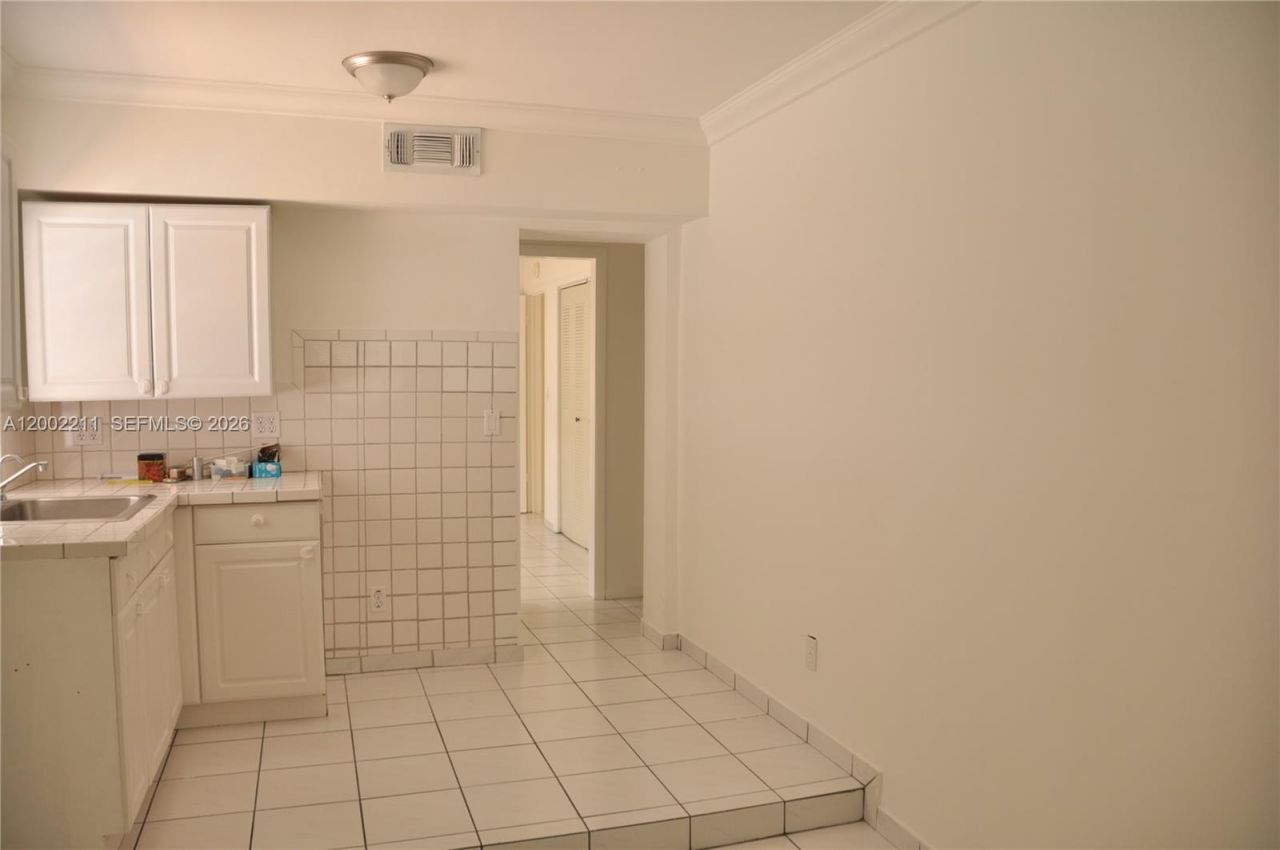 1301 W 61st Pl, Hialeah, FL 33012 Photo