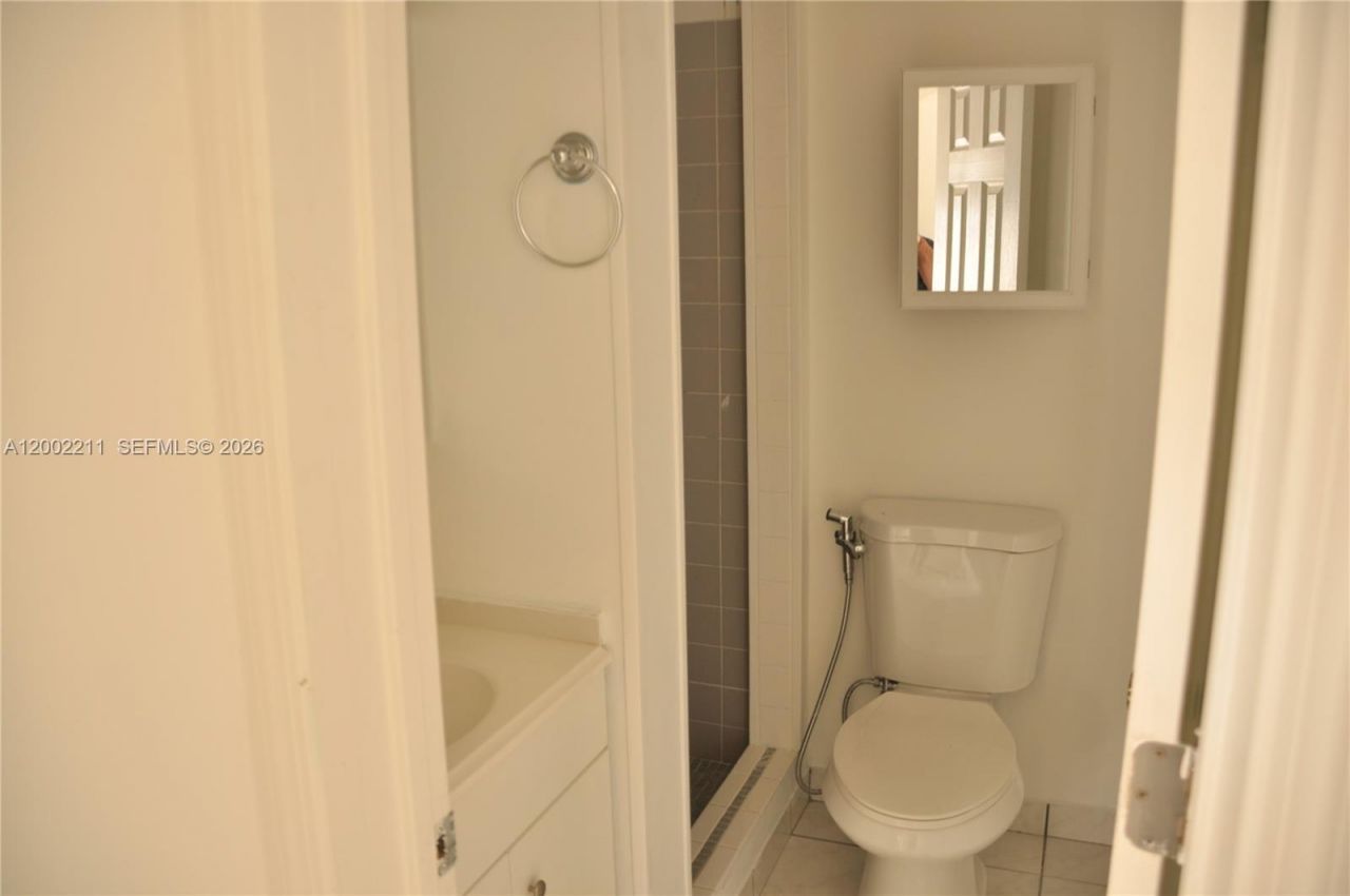 1301 W 61st Pl, Hialeah, FL 33012 Photo