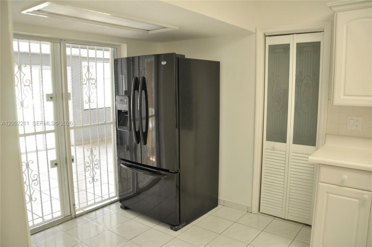 1301 W 61st Pl, Hialeah, FL 33012 Photo