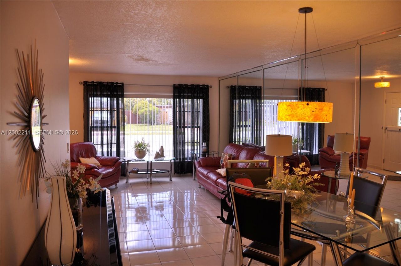 1301 W 61st Pl, Hialeah, FL 33012 Photo