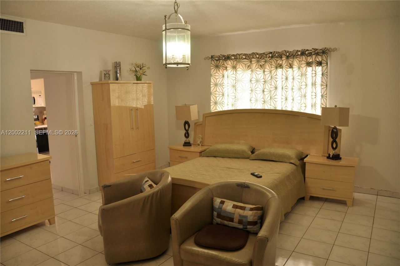 1301 W 61st Pl, Hialeah, FL 33012 Photo