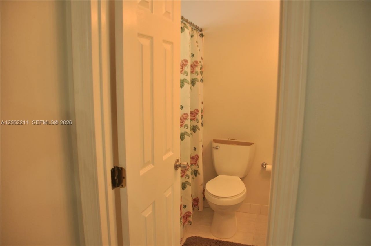 1301 W 61st Pl, Hialeah, FL 33012 Photo