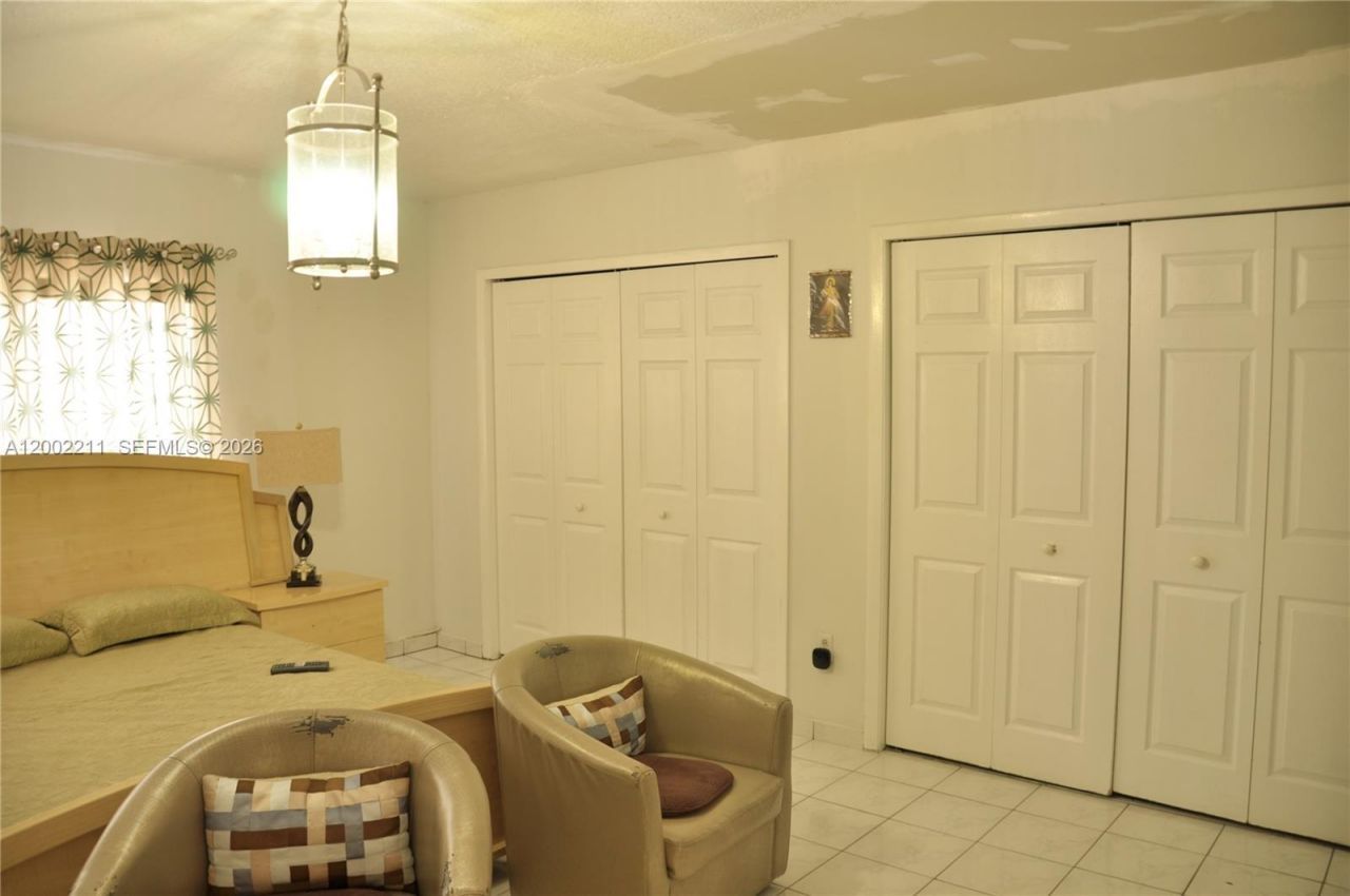 1301 W 61st Pl, Hialeah, FL 33012 Photo