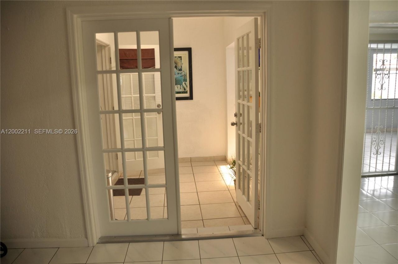 1301 W 61st Pl, Hialeah, FL 33012 Photo