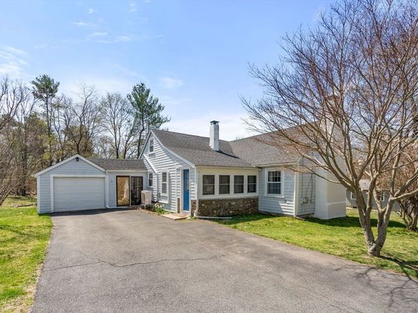 31 W Division St, Holbrook, MA 02343