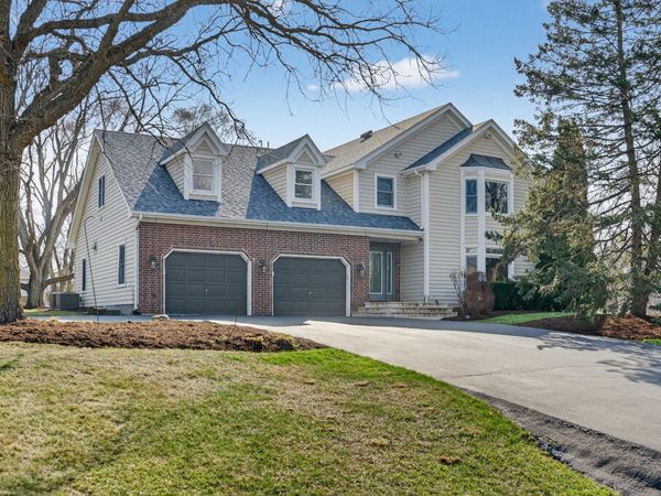 2970 Kingston Drive , Island Lake, IL 60042