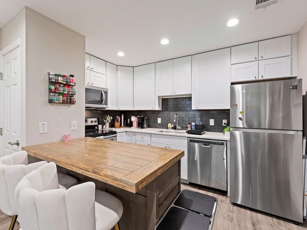 935 La Posada DR , Unit 128, Austin, TX 78752