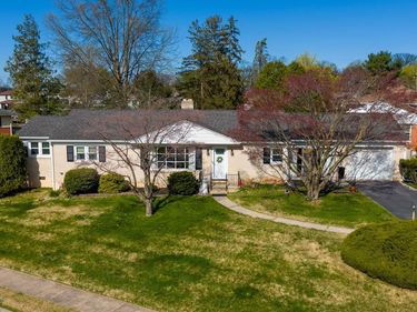 2401 SENECA DRIVE, YORK, PA 17408