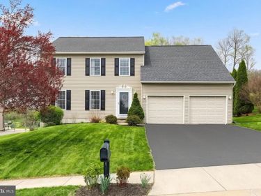 710 APPLE TREE LANE, MOUNT WOLF, PA 17347