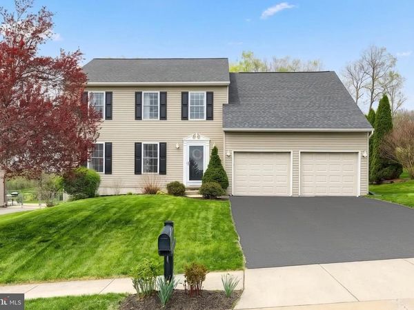 710 APPLE TREE LANE, MOUNT WOLF, PA 17347