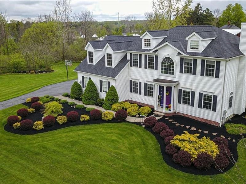 10055 Locust Grove Drive, Chardon, OH 44024 Photo 1